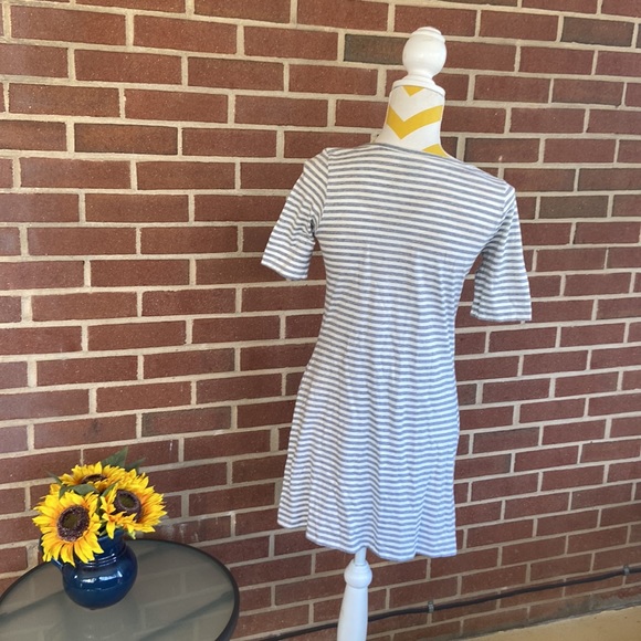 Old Navy Striped Shift Dress - Picture 4 of 9